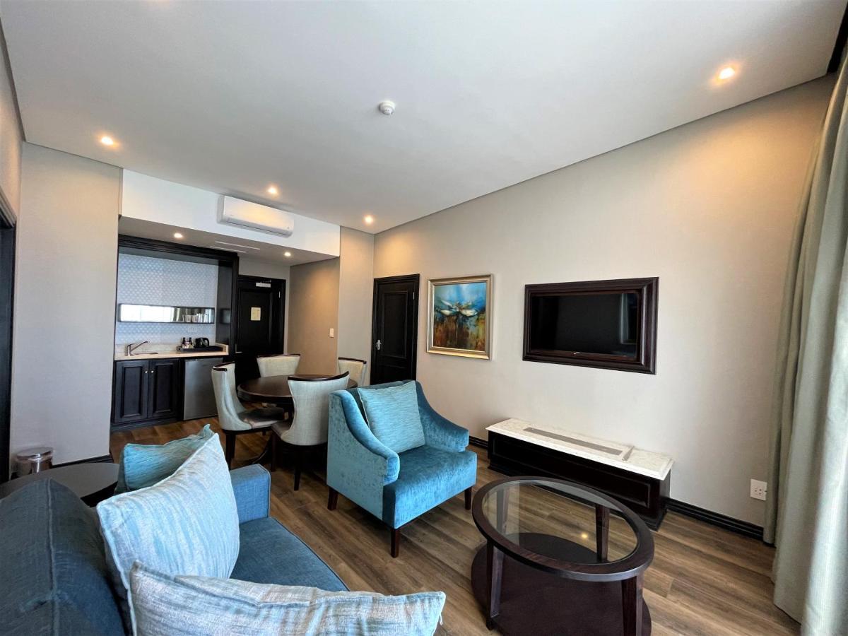 โรงเรียนพรีเมียร์ เคปทาวน์ Hotel ภายนอก รูปภาพ