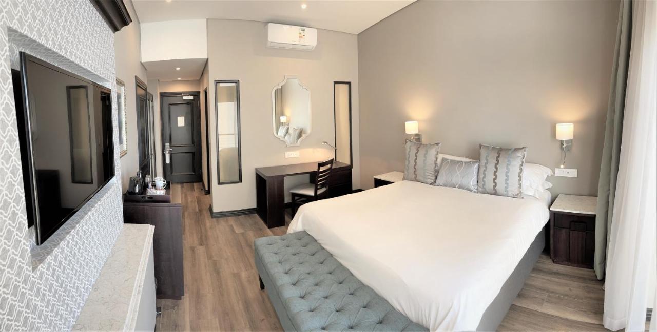 โรงเรียนพรีเมียร์ เคปทาวน์ Hotel ภายนอก รูปภาพ