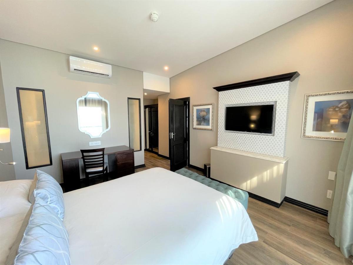 โรงเรียนพรีเมียร์ เคปทาวน์ Hotel ภายนอก รูปภาพ
