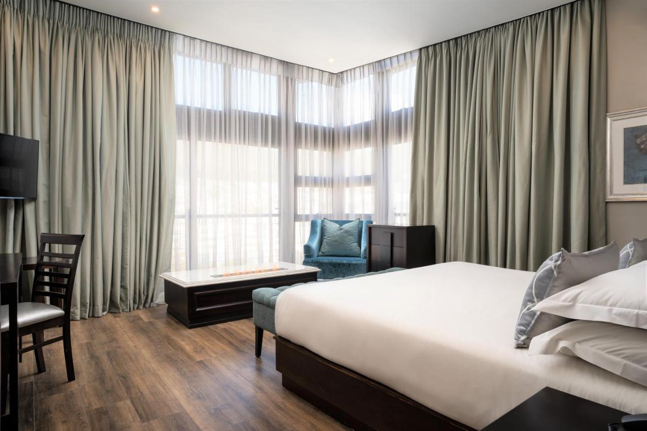 โรงเรียนพรีเมียร์ เคปทาวน์ Hotel ภายนอก รูปภาพ