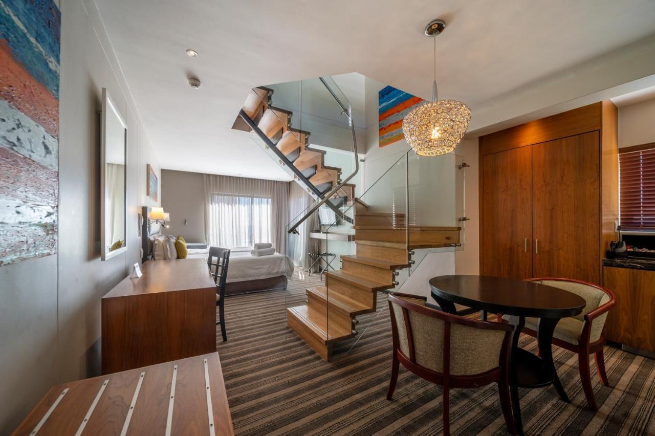 โรงเรียนพรีเมียร์ เคปทาวน์ Hotel ภายนอก รูปภาพ