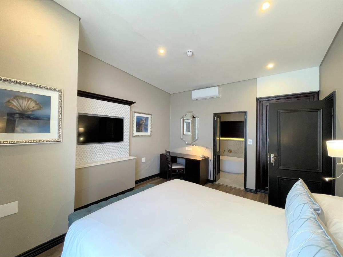โรงเรียนพรีเมียร์ เคปทาวน์ Hotel ภายนอก รูปภาพ
