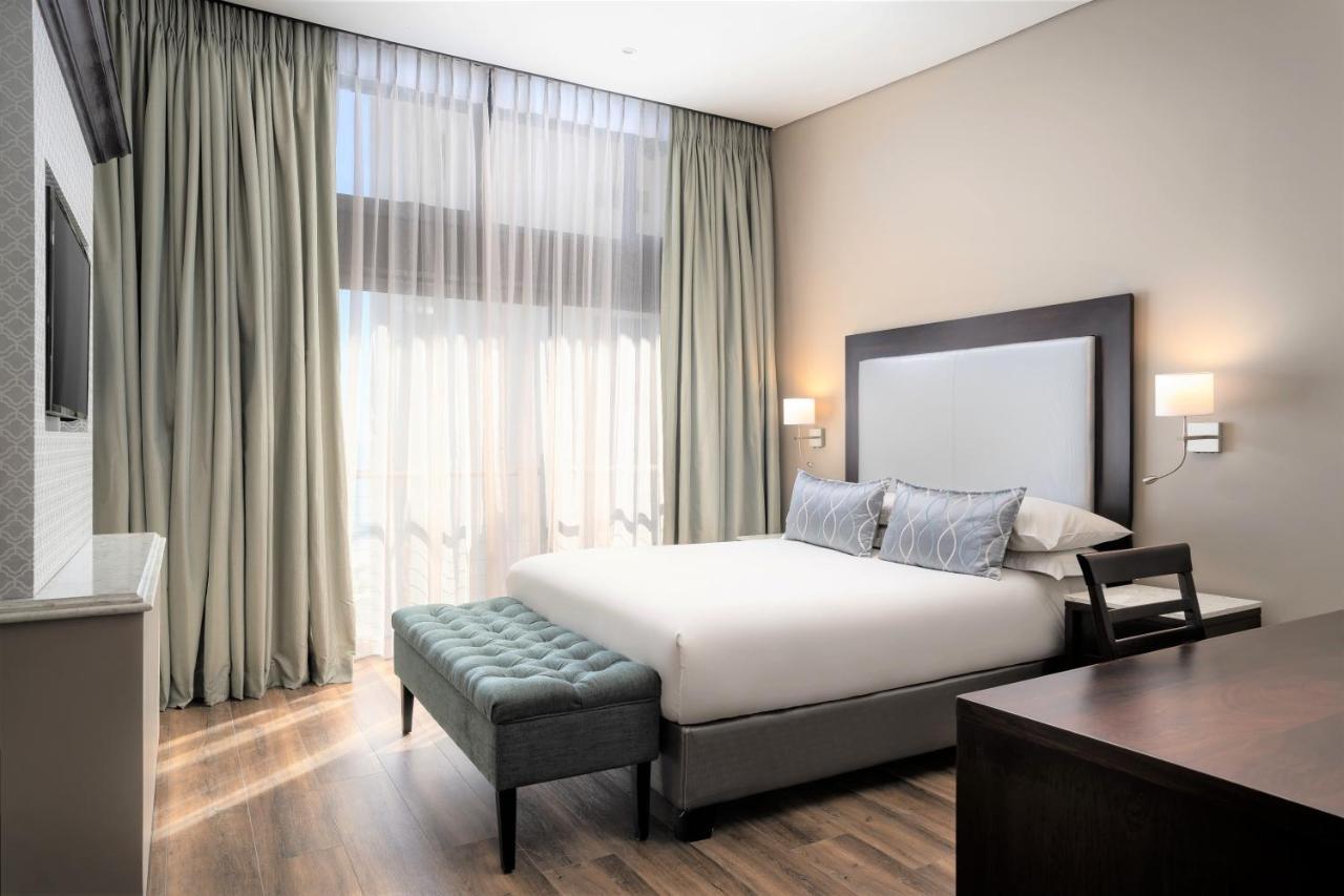 โรงเรียนพรีเมียร์ เคปทาวน์ Hotel ภายนอก รูปภาพ