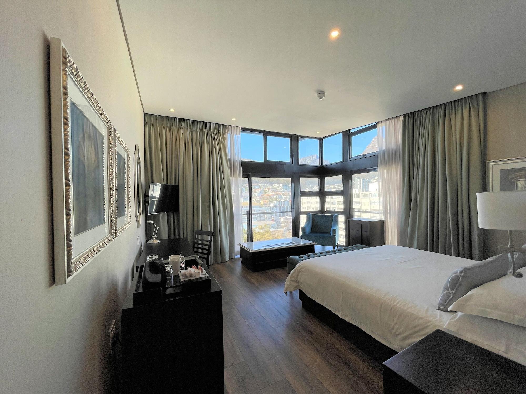 โรงเรียนพรีเมียร์ เคปทาวน์ Hotel ภายนอก รูปภาพ