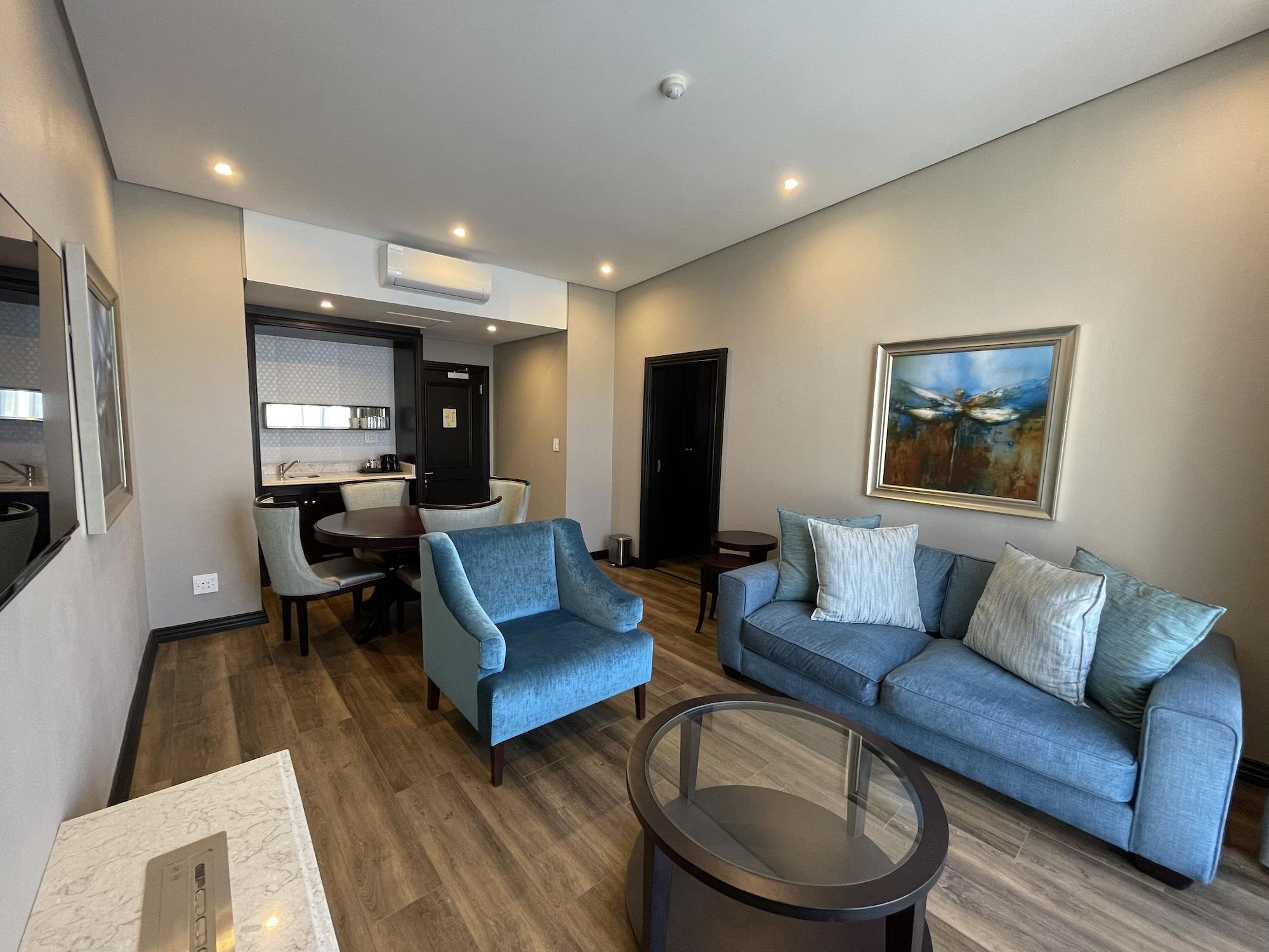 โรงเรียนพรีเมียร์ เคปทาวน์ Hotel ภายนอก รูปภาพ