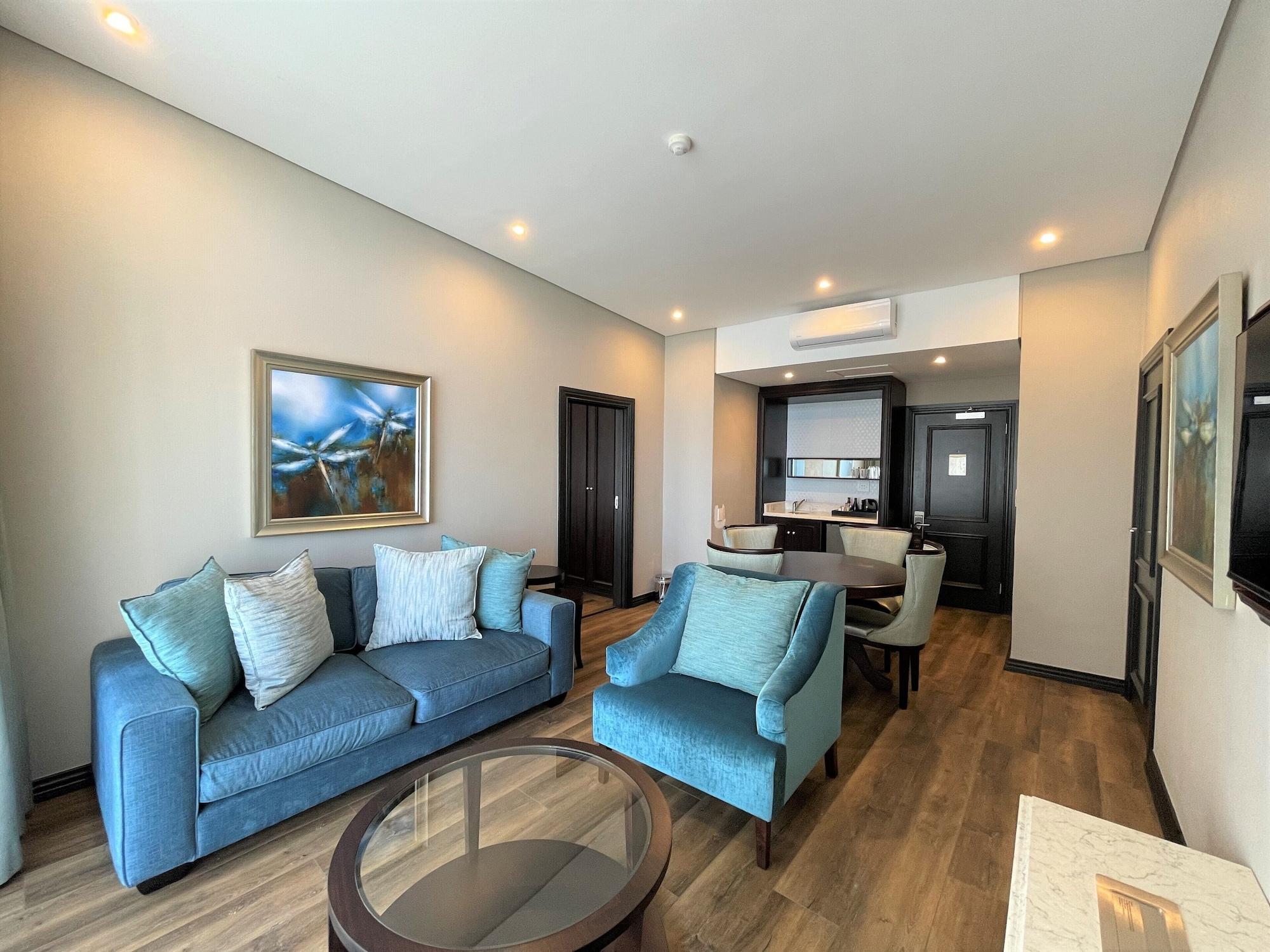 โรงเรียนพรีเมียร์ เคปทาวน์ Hotel ภายนอก รูปภาพ