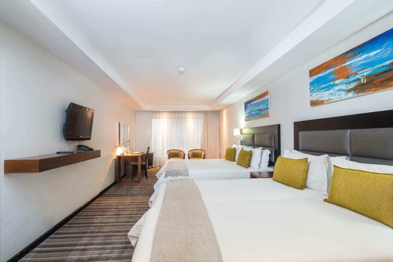 โรงเรียนพรีเมียร์ เคปทาวน์ Hotel ภายนอก รูปภาพ